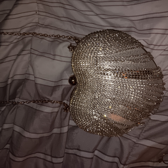 Women Heart Shape Crystal Tassel Bag - Picture 8 of 9